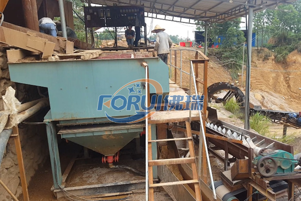 廣西重晶石選礦現(xiàn)場(chǎng) 廣西重晶石選礦現(xiàn)場(chǎng)